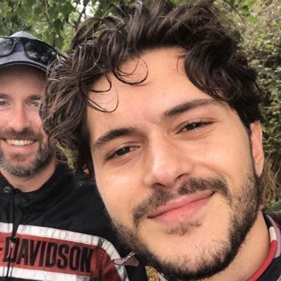 weirwooddblood's profile picture. 𝑨𝑺𝑶𝑰𝑨𝑭🐺๏𝑳𝑶𝑻𝑹๏𝑫𝑰𝒁𝑰𝑺๏
𝑻𝑺𝑾𝑰𝑭𝑻๏𝑱𝑩𝑹𝑶𝑺๏1𝑫
🌌🏛️🐈🌊⛸️
          ━━━━━✦✗✦━━━━
✧ 𝚖𝚎𝚜𝚖𝚘 𝙼𝙱𝚃𝙸 𝚍𝚘 𝙱𝚛𝚊𝚗, 𝙵𝚛𝚘𝚍𝚘 𝚎 𝙻𝚞𝚔𝚎