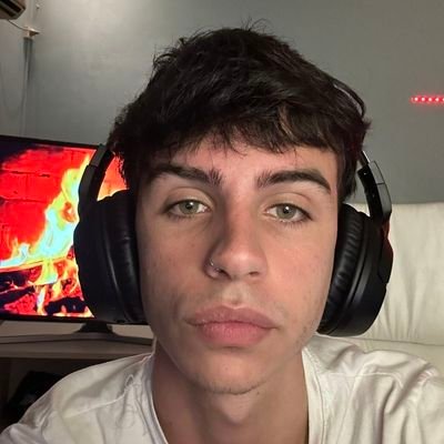 mazzystarcher's profile picture. suena tu amor de la joaqui no importa el momento