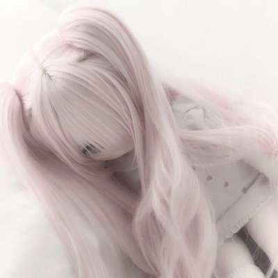 proustefect's profile picture. 