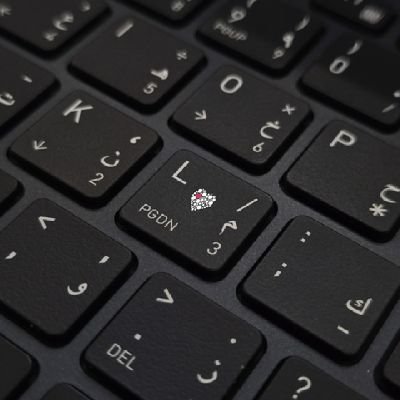 Laylazzzz5's profile picture. أول ما تأخذه من الدنيا شهقـة هواء وآخر ما تتركه من الدنيـا زفير هواء! هذا هو العـدل: أنّك تعيد ما أخذت.