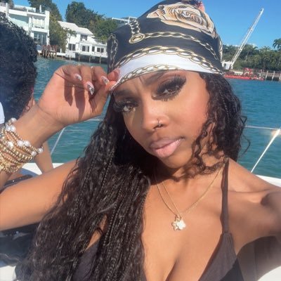 jayluh__'s profile picture. 👩🏾‍❤️‍💋‍👩🏾