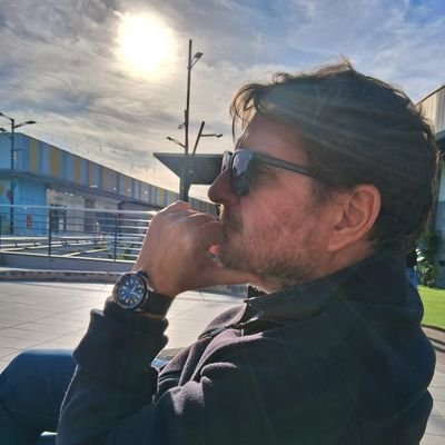 xavialiaga's profile picture. Periodista i escriptor. Em paguen per llegir, mirar i escriure. Ara em podeu tornar a llegir en @ElTemps_cat. Els valencians fan coses.

Foto: Martina Aliaga