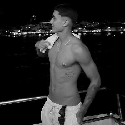 lrxpz's profile picture. 