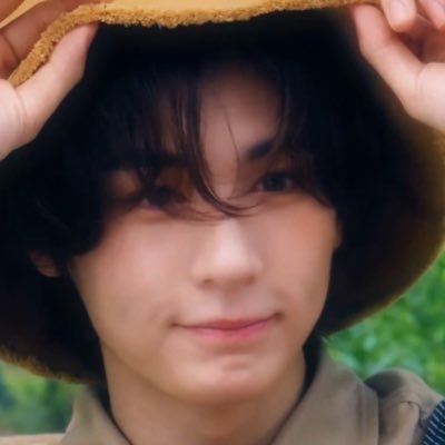 hyooniesworld's profile picture. #보이넥스트도어 ੈ♡˳