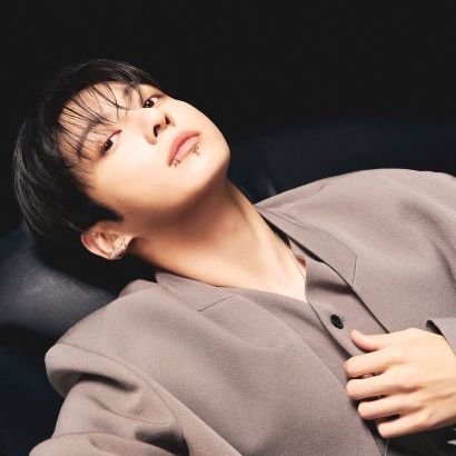 Mini_army2020's profile picture. Singer by Passion 🎙️∆mb!v€®T 🌆 
Jin Hyung's lil Sister!
방탄소년단 ⭐ BTSPOPPER💜
https://t.co/GGEgwauWhM