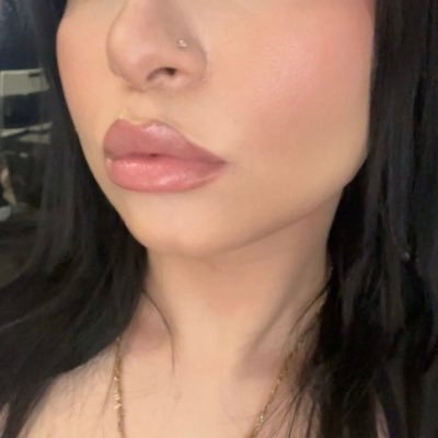 yungypsy's profile picture. 🍸