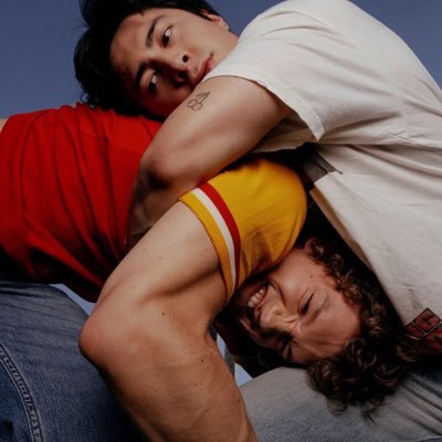 adorehollanov's profile picture. twenty 🌟 still at the cottage