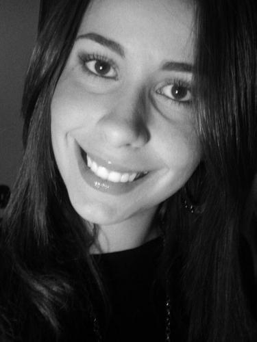 lilicabs's profile picture. Minhas desequilibradas palavras são o luxo do meu silêncio.