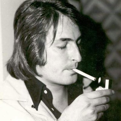 AnnaCruset___'s profile picture. Listening to pop music.