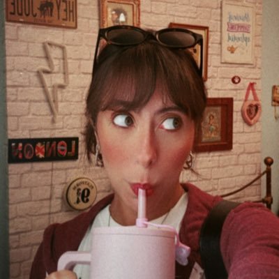 analuguimaraes_'s profile picture. o barack obama segue este perfil — sim, bem aleatório mas na real, tô aqui só pra reclamar e ver meme mesmo