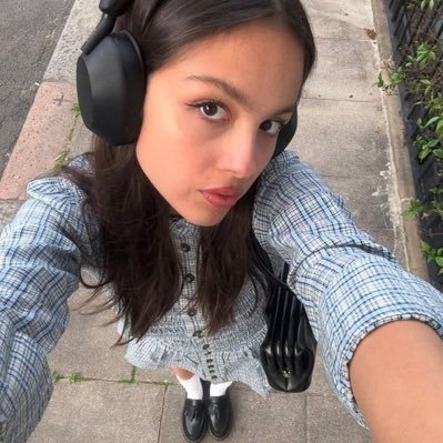 emailsts's profile picture. ๋ ࣭ ⭑we were in the backseat drunk on something stronger than the drinks in the bar