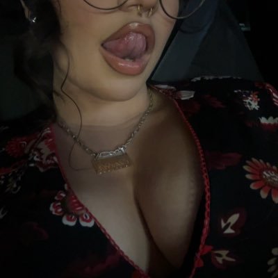 stvrgir1l's profile picture. 