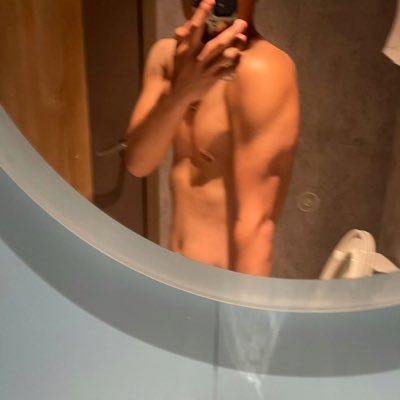 xuxiaotian_'s profile picture. 总有人间一两风，填我十万八千梦。