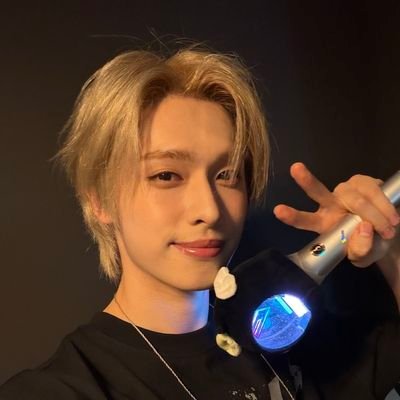 applebxh's profile picture. boy why you take the kpop pill