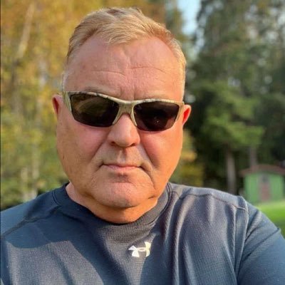 lazsal63's profile picture. 