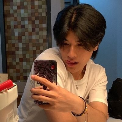 vikflopp's profile picture. idk, I'm just a fan girl🥭💤🌟