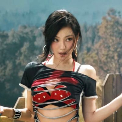 Iovecosmics's profile picture. 