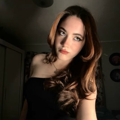 starsvennus's profile picture. ⠀⠀ ⠀⠀ ⠀⠀ If I had a world of my own, everything would be nonsense. ♥️🃏