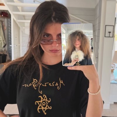 holsverse's profile picture. 