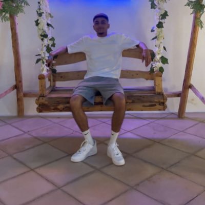 h29khn's profile picture. 21 🇵🇰 @Arsenal @Raptors @Ravens