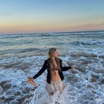 itsema333's profile picture. Filled with poison but blessed with beauty and rage