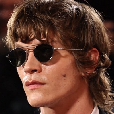 couldnvrhurtus's profile picture. she/her. under 18 don’t interact.