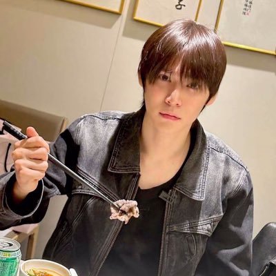 Baekhooy's profile picture. 