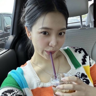 markadokayo's profile picture. hot girls love bouquets