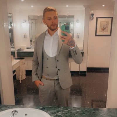 daviidhunt3r's profile picture. Thirty something Barnsley FC fan. “Don’t follow the crowd. Let the crowd follow you” - MT 🇬🇧