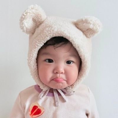 yourluckythngs's profile picture. will upload some stuff worth buying, because pretty girls don't gatekeep😉