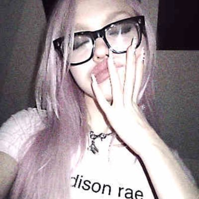 HOESLAV's profile picture. courtney love is my kanye west 𓍼