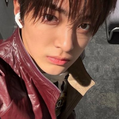 thvanteq's profile picture. Masc. Nothing compares to an ancient camera with a million memories.