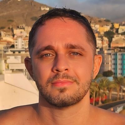 rafaelprevot's profile picture. designer gráfico e publicitário | música, cinema e cultura pop. 🌈♊️ 🎶 📽 💡🎨