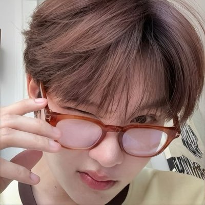 lysmochii's profile picture. knpholic ૮ ˶ᵔ ᵕ ᵔ˶ ა