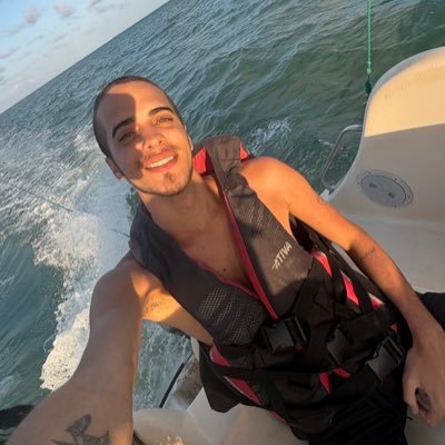 guibiguibiguibi's profile picture. designer, diretor de arte e aspirante de arquitetura (estudante)