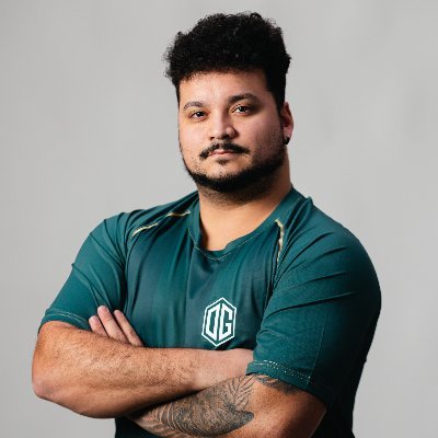 PEDROZORDZPINTO's profile picture. Pedro Pinto 💻 Design • Marketing 🎙 Host • Cast 
🔸 Merchandise Dep. / Team House Manager @OGesports 
🐾 Founder @panthersesportt
📹 https://t.co/2kEmqxjOjJ