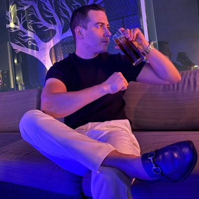 jluisparedes_o's profile picture. Puebla I MX 🇲🇽 Siempre y cuando haya reído, puedo decir que he vivido. Vivo para reír, y río para vivir. #sinfiltros #followme