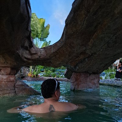 erickjql1's profile picture. El dolor demanda sentirse.