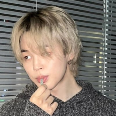hourlydolljimin's profile picture. 