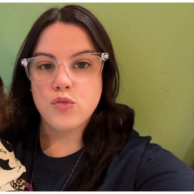 shadyregina's profile picture. certified yapper.