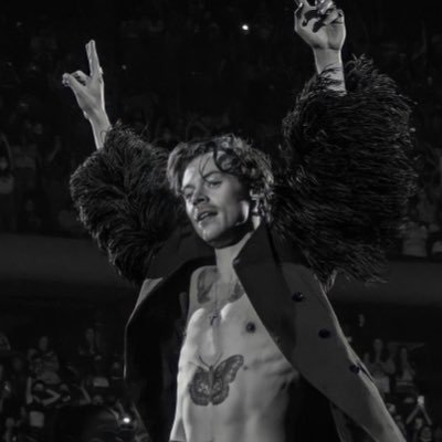 _Haileywhite01's profile picture. “BIPOLAR, BISEXUAL, BI-DEPENDENT (idk)” ~Ashton (love of my life, mwah🖤)