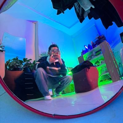 momenabuelyazid's profile picture. إنسان في النص عادي جدا ،عادي خالص مش فشيخ في حاجة ولا فاشل في حاجة ، متوسط كده