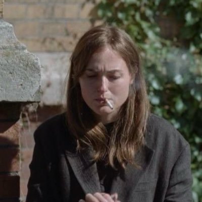 pandonoexiste's profile picture. Quiero poseer los átomos del tiempo.