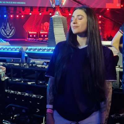 AkayABG's profile picture. É como num looping infinito, onde tudo que temos são 5 minutos