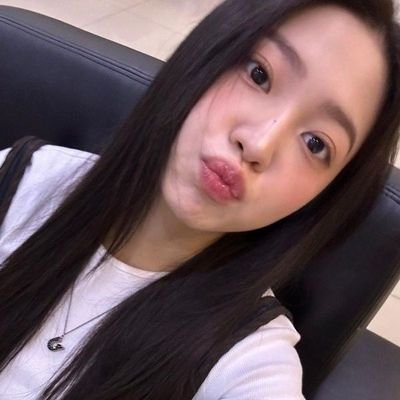 Qgelombaang's profile picture. Letting your kindness shimmer subtly as history gathers its most delicate legends.