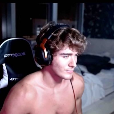 Anakin_hi's profile picture. 🎄🎄ON HOLIDAY🎄🎄PhD AI. Candace Owens is right about everything. HYPER Allergic💥 MOVE ON AND NEVER WALK BACK INTO HELL 💯 I Never DM Anyone