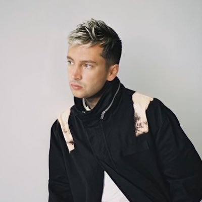 yourelikeastar's profile picture. + scaled back and isolated | dnp • tøp • arcane • sandman | phannie since ‘14, clikkie since ‘15 🫡