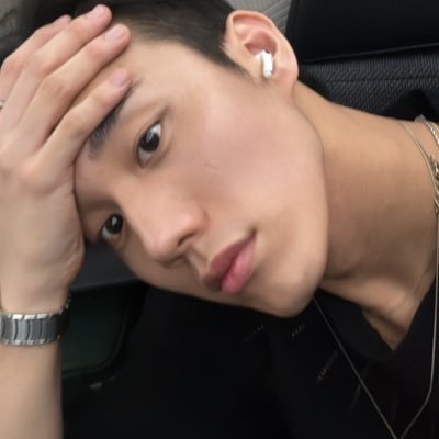 gtfodmb's profile picture. don’t dm me i won’t answer (except if it’s u)