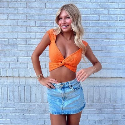 TownBop's profile picture. Message me here: https://t.co/KLEHmyBpZC for the hottest premium content 🤤😈