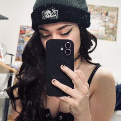 unrenderedbones's profile picture. i think you would beat the moon in a pretty contest